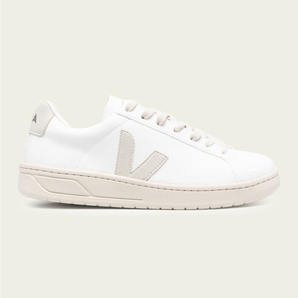 Veja Urca Sneaker in White